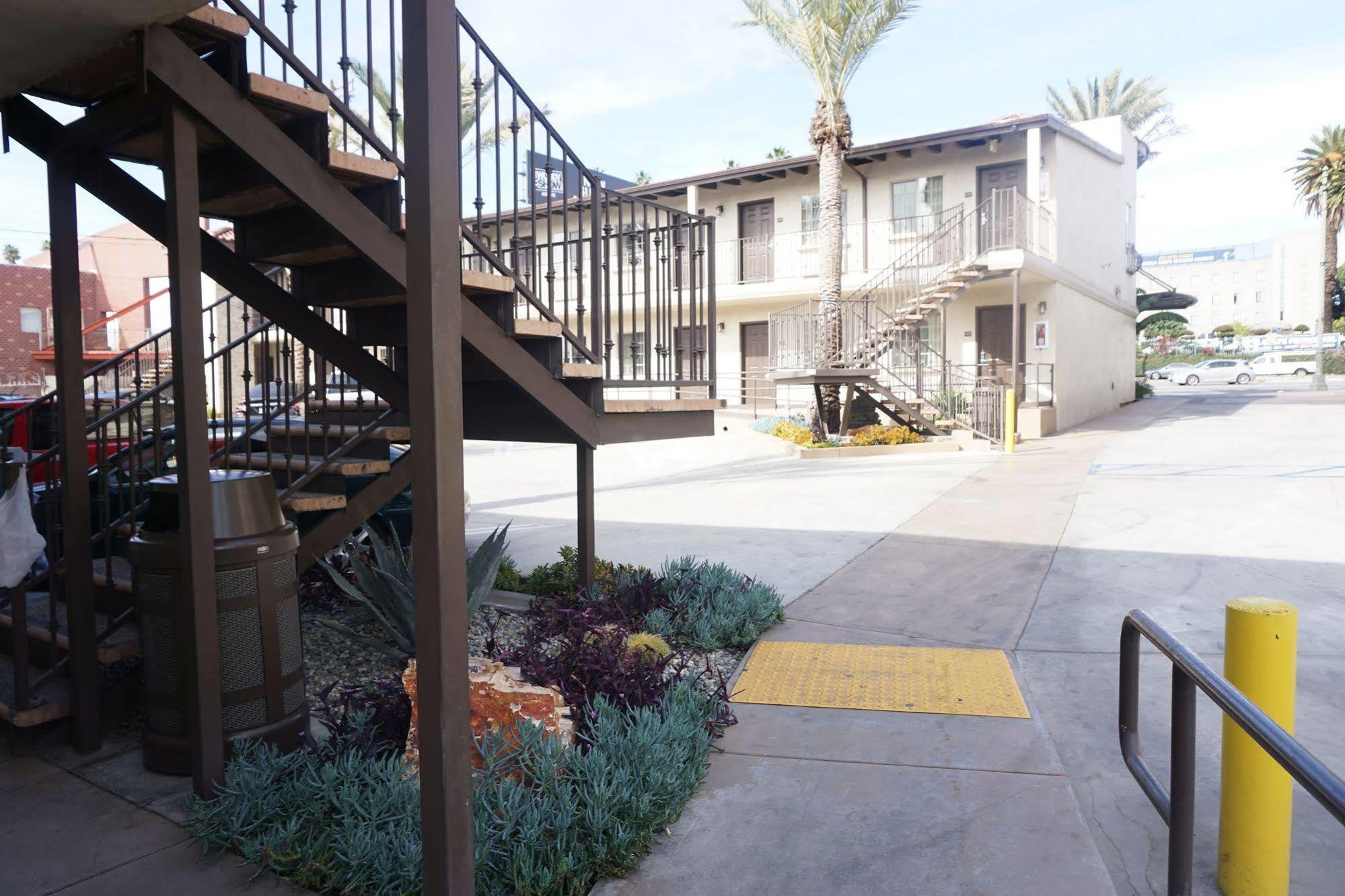 Tuscan Garden Inn Los Angeles Buitenkant foto